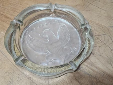 VINTAGE 10" GLASS ETCHED AMERICAN EAGLE ASH TRAY IN EXCELLENT CONDITION 