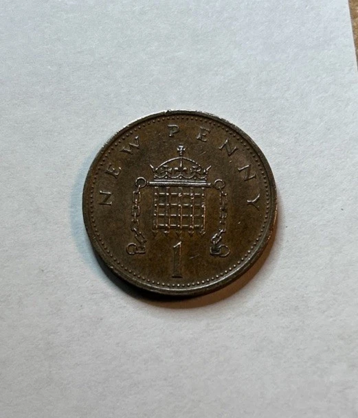 Rare collectible 1973 New Penny (1p)  Queen Elizabeth & Tudor Rose  - Image 4 of 4