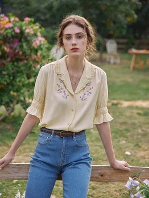 Caroline Floral Embroidery V-Neck Blouse Size XS