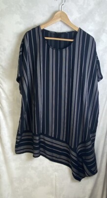 Lane Bryant Top Womens 18 Navy Stripe Short Sleeve Symmetric Round Tunic Blouse