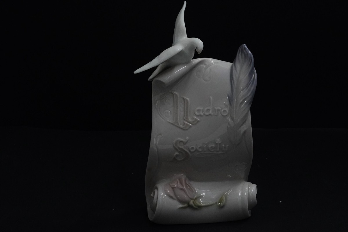 Lladro Figurine #07677 