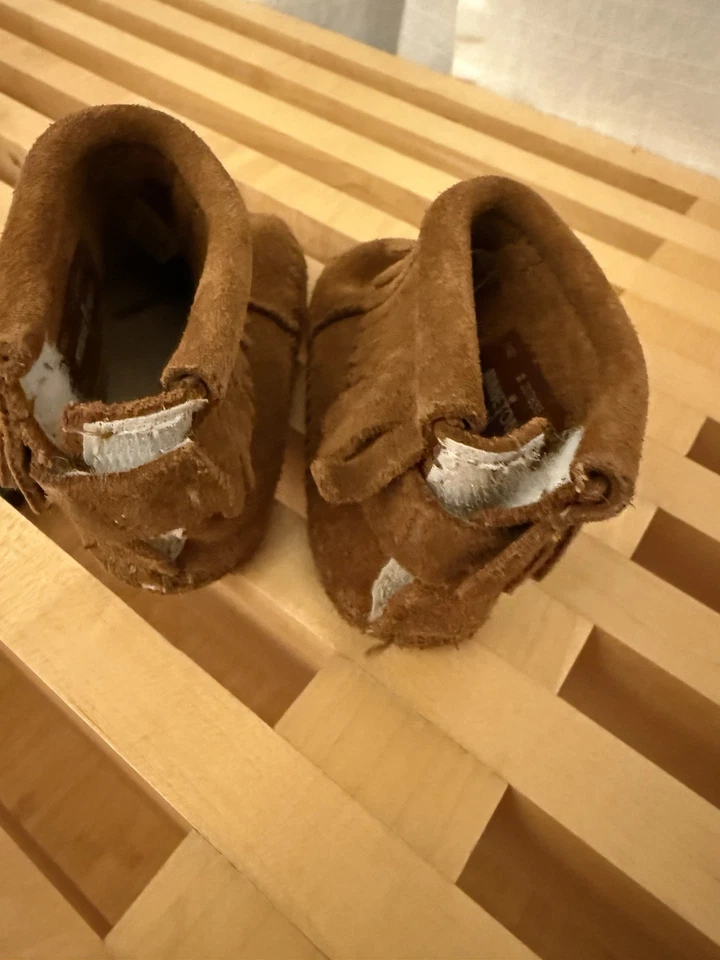 Minnetonka Moccasins Shoes Suede Leather Infant/Toddler Size 2 - Image 2 of 4