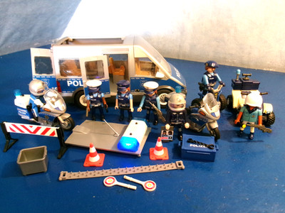 9236 Polizei Auto Mannschaftswagen 3x Motorrad Figuren  6872 5176 Playmobil 416