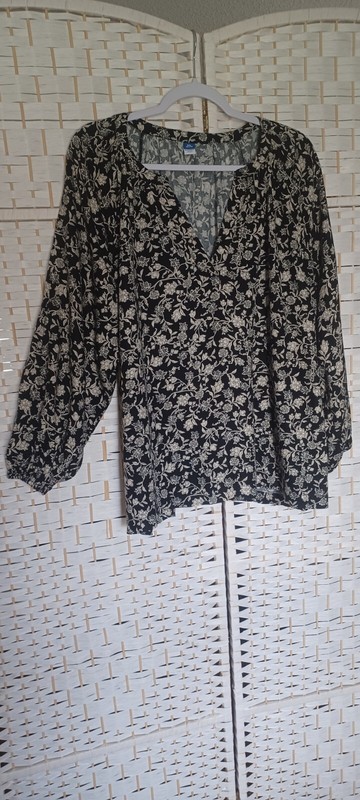 Womens Old Navy Black & Beige Floral Top V Neck 3/4 Sleeves Size XXL Petite