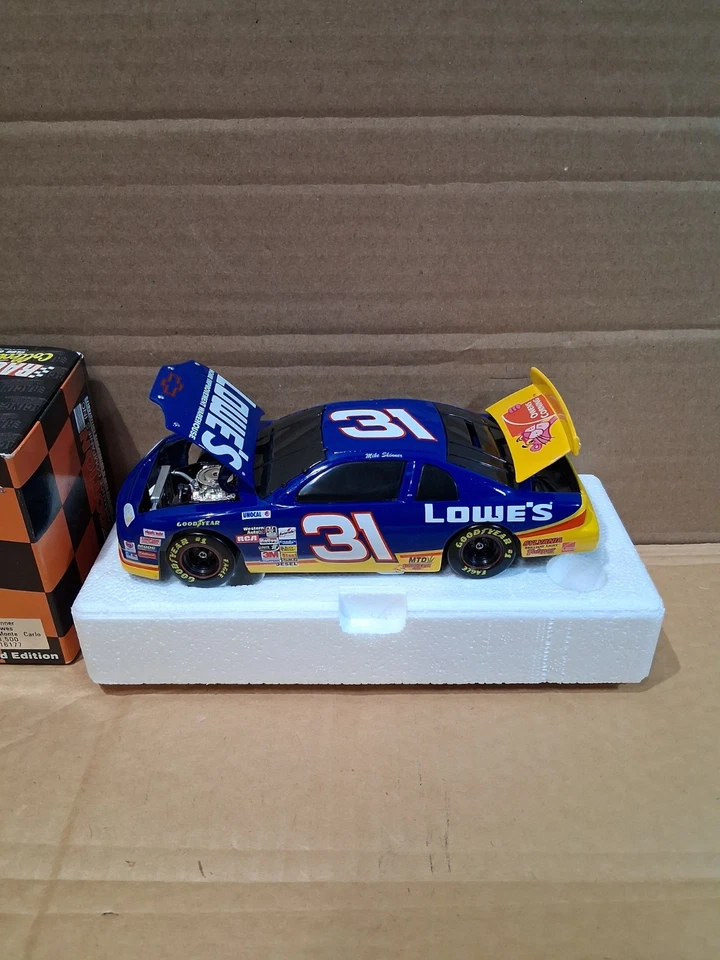 Chevrolet Monte Carlo 1997 Acción 1/24 Mike Skinner #31 Lowe's 1 de 3.500 Foto 3 de 4