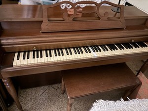 Wurlitzer Spinet Upright Piano w/ Bench, Walnut Finish Wood Brown