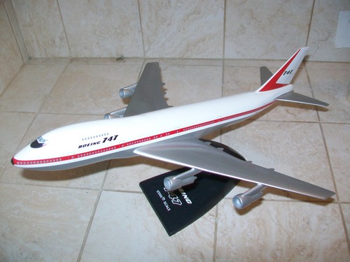 Vintage Pacmin Boeing 747 House Colors Model Plane 1/200