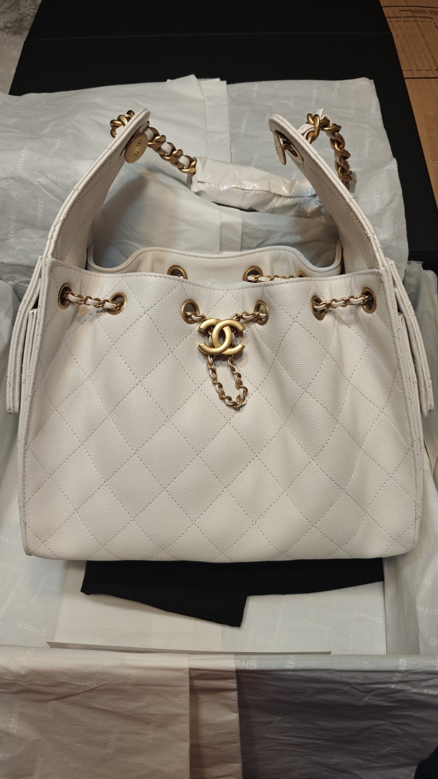 NEW & AUTH! CHANEL White Caviar Small Hobo 25 Bag Jennie Kim