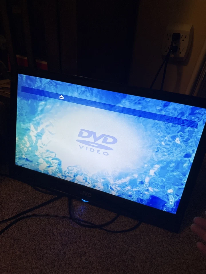 22" JVC LT-22DE72 Television With Built In DVD Player NO REMOTE - Image 2 of 4