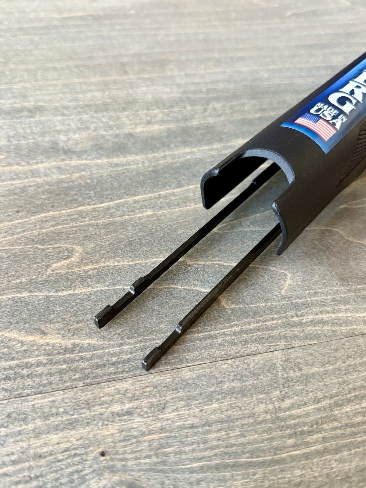 MOSSBERG 500 590 MAV YOUTH BANTAM POLYMER STOCK PINNED ACTION BARS FOREND 20 GA