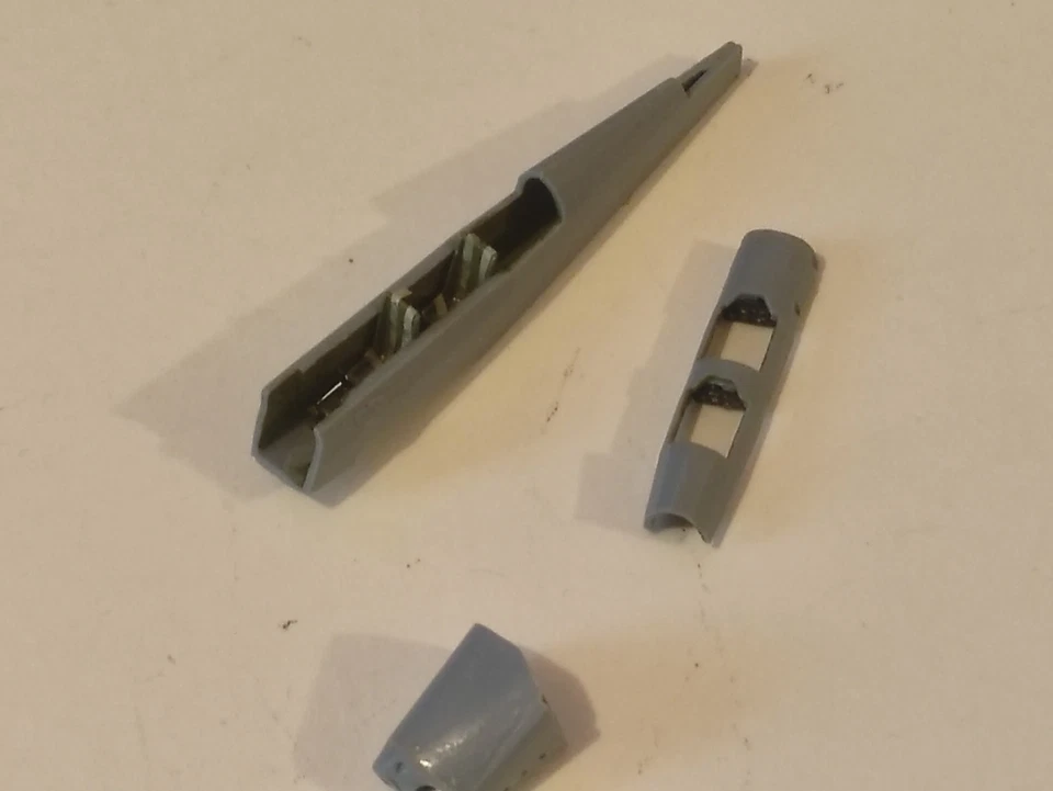 AZUR FRROM - 1/72 STAMPE SV.4C "FRANCE". Quelques pièces du cockpit collées - Photo 2/3