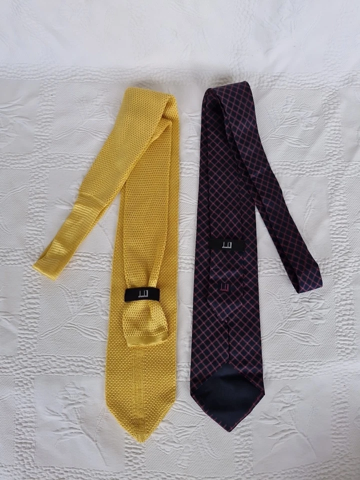 2 × DUNHILL MENS KNITTED LIGHT GOLD & NAVY CHECKED 100% SILK TIES. VINTAGE. - Image 4 of 4