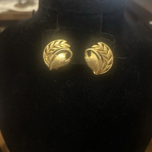 Authentic Vintage Gold Plated Leaf Clip-on Earrings, Textured Leaf/feather Design