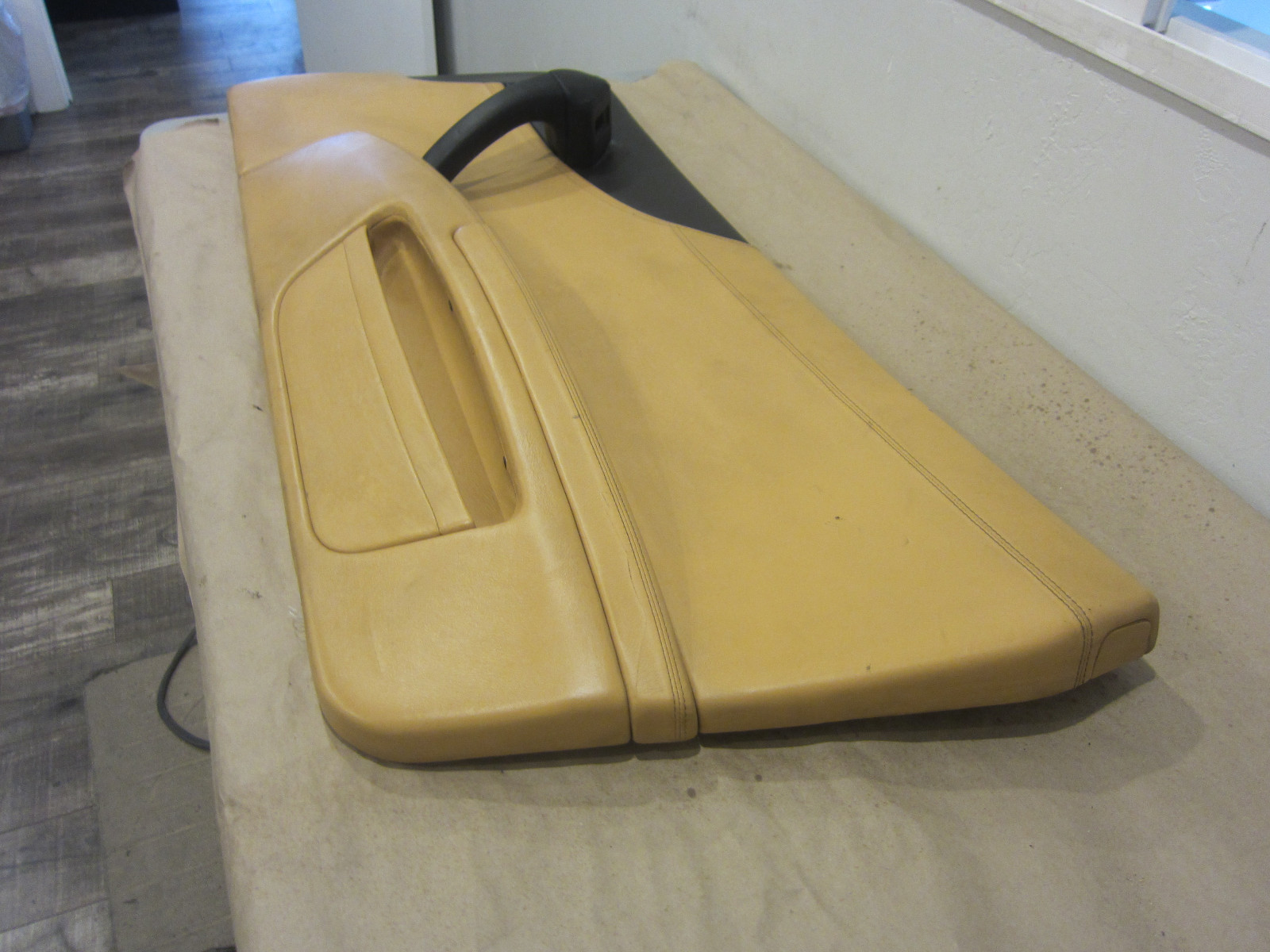 Ferrari 550 M. RH Interior Door Panel. Part# 64592305