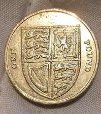 2010 British One Pound Coin £1 - Shield of The Royal Arms - Circulated