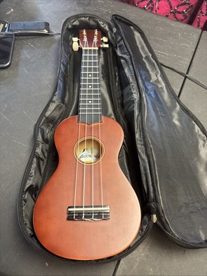 ukulele, diamond head, never used, works perfectly but needs tuning.