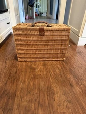 Sutherland Wicker Picnic Basket Serving for 4 Camping Picnicing Playground Parks