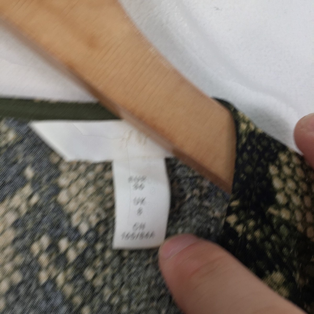 H&M womens blouse top size 8 khaki green snakeskin print short 