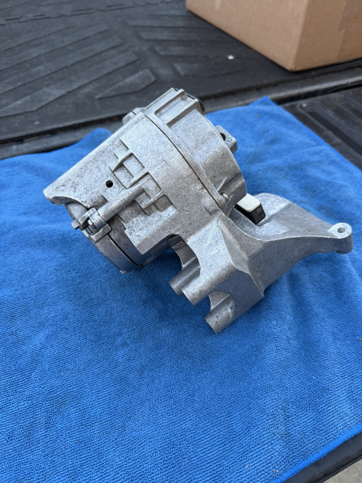 BENTLEY ACTIVE ENGINE MOUNT RIGHT SIDE 3SA199384A OEM