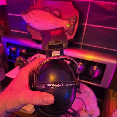 Pioneer SE-205 Stereo Headphones Retro Black Audio Equipment Vintage Made In JP