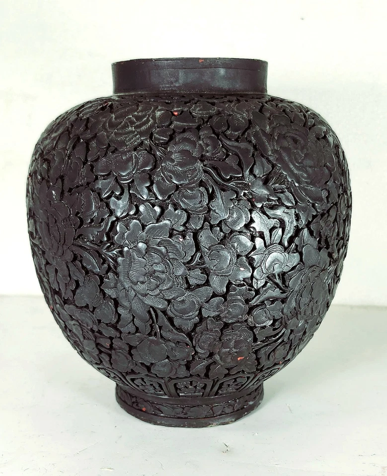 Antique Chinese Carved Cinnabar Lacquer Vase, 19 Cm, Ching Dynasty - Image 2 of 4