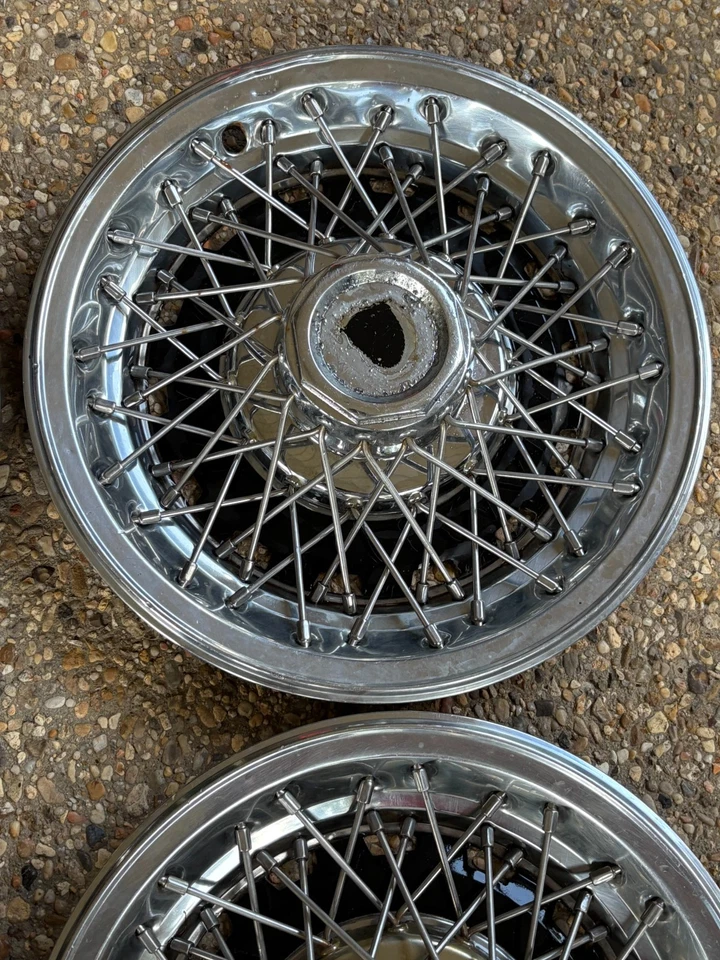 Tapacubos de radios de cable de 14" OEM Chevrolet Monte Carlo años 70-80 Foto 4 de 4