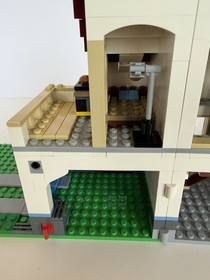 LEGO CREATOR FAMILY HOUSE 3 in 1 SET - 31012 - RETIRED SET- Missing a few things