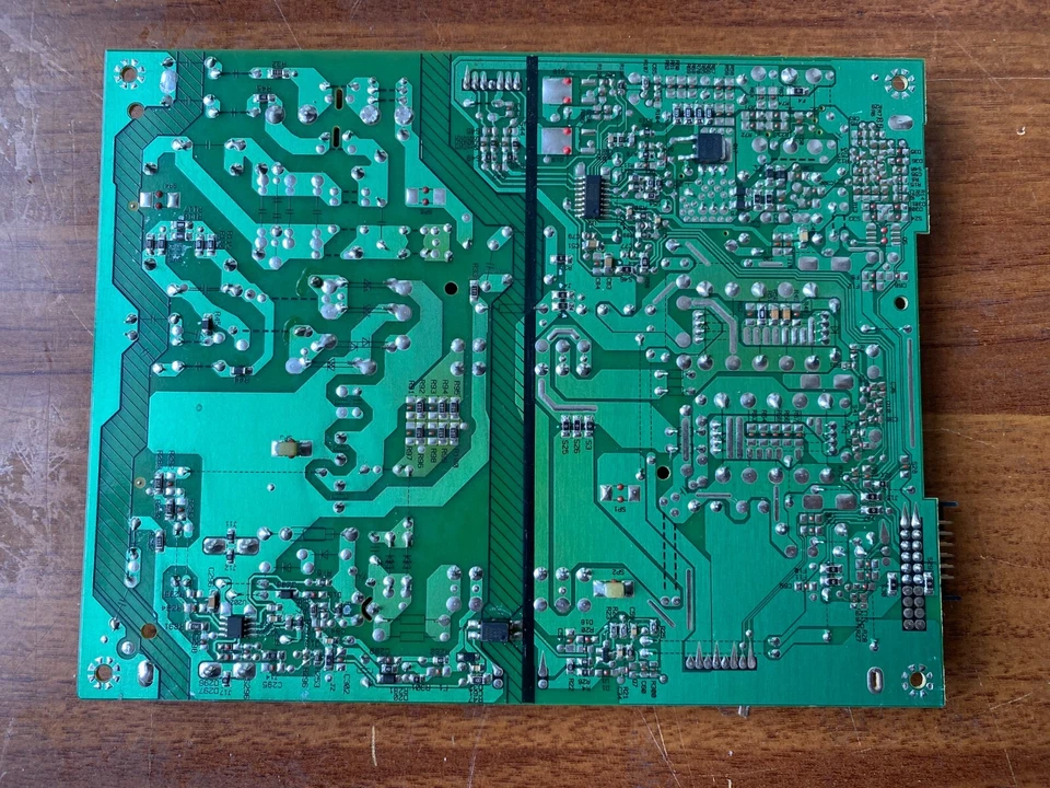 VESTEL 17IPS71 PLACA FUENTE DE ALIMENTACIÓN PARA TV CELCUS DLED40125FHD Foto 3 de 4