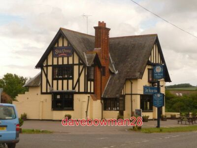FOTO PUDDLETOWN: DER BLAUE WINNY EIN PUB AN DER BLANDFORD ROAD, BENANNT NACH EINER DORS
