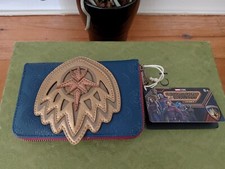 Cartera Loungefly Marvel Guardianes de la Galaxia 3 Insignia Devastador Cremallera Alrededor