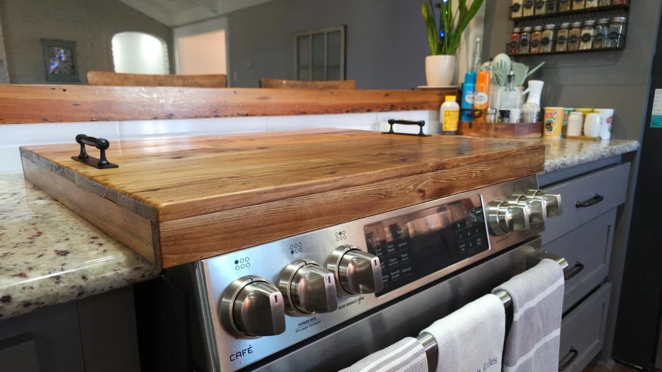 Cubierta superior de estufa de gas construida a medida con un diseño elevado: kit elegante y práctico Foto 2 de 4