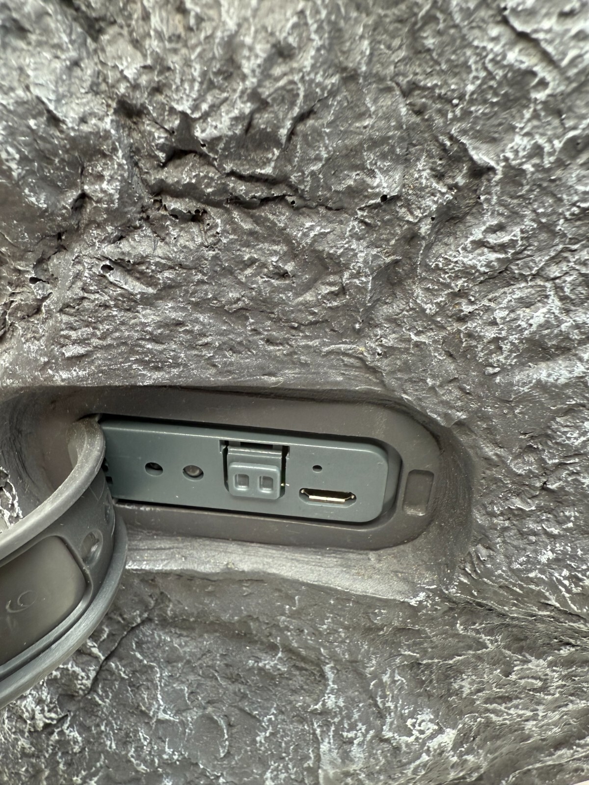 Pair of Innovative Technology ITSBO-513P5 Bluetooth Rock Speakers