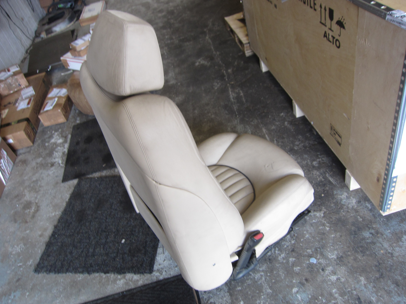Bentley Arnage 99 LH / Drivers Seat w/ Rails / Guides - Creme