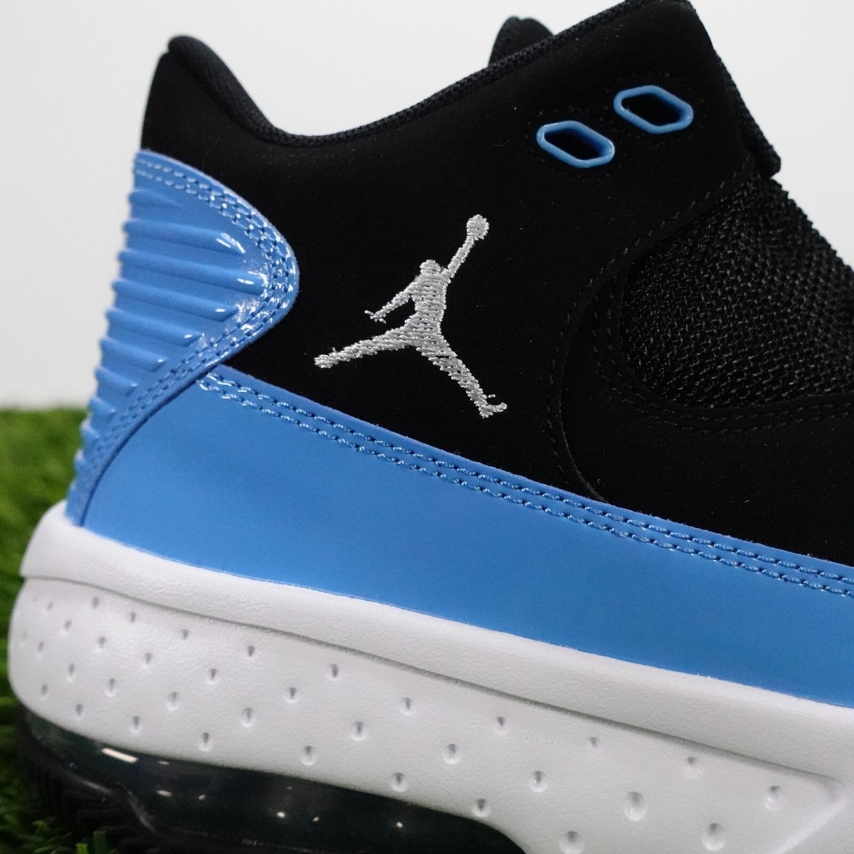 Nike Air Jordan Max Aura 2 (GS) Youth Kids Black University Blue