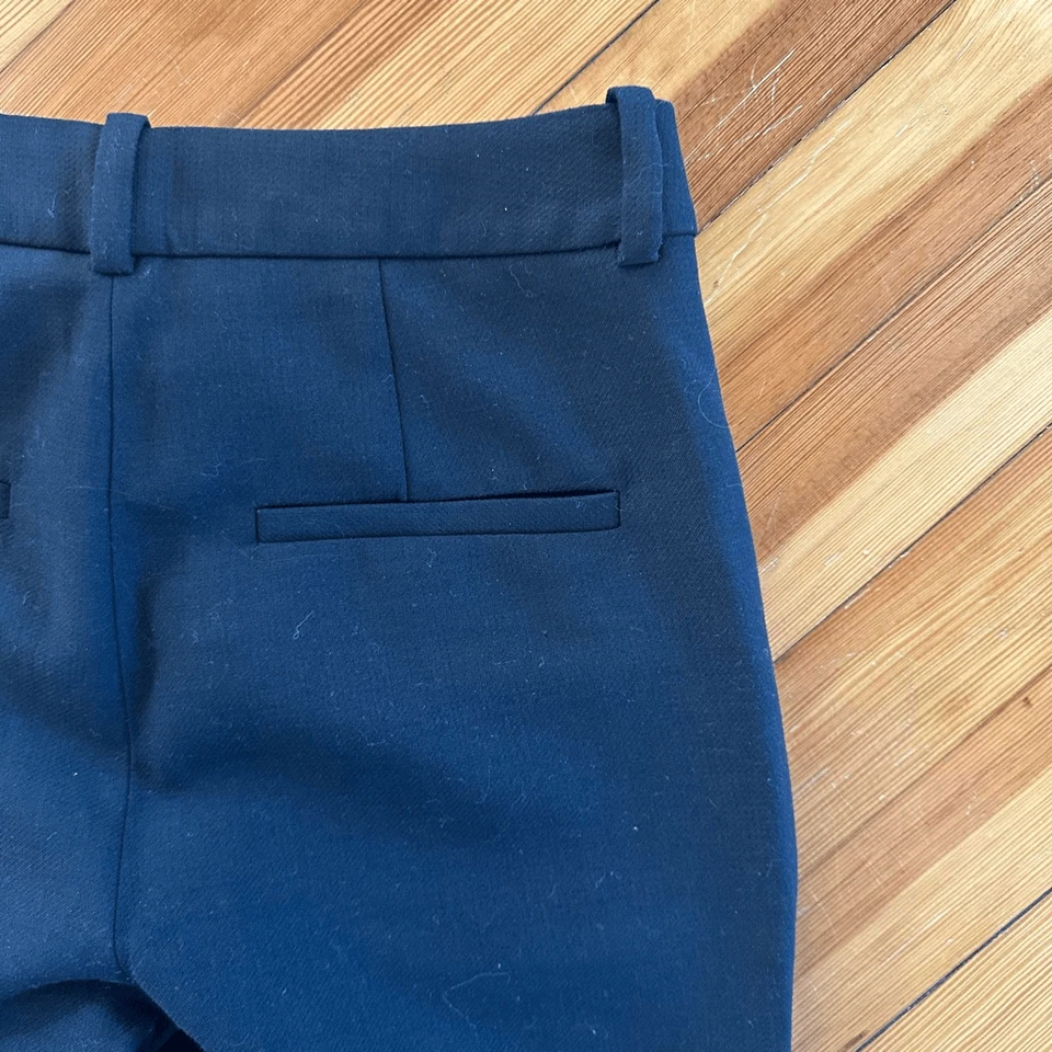 & Other Stories Pantalón Cápsula Mezcla Lana A Medida Puños en Negro Talla 4 Foto 4 de 4