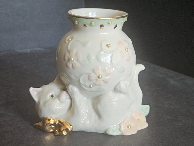Lenox Petals and Pearls Figural Cat Bud Vase