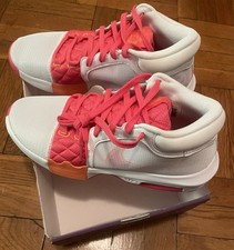 Nike LeBron Witness 8 Dunkin Donuts Edition Men's Basketball Shoes Size 10.5 New