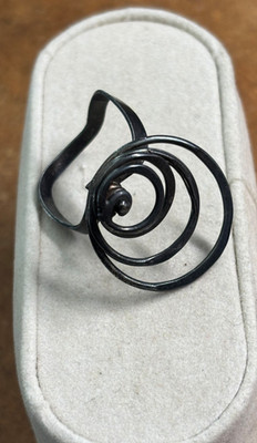 Artisan ABSTRACT BLACK WIRE ARE Ring size 8 UNIQUE marked 6663775??  One of Kind