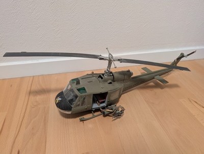 Riesig 1/24 Revell Bell UH-1 Huey Gunship sauber gebaut und lackiert Vietnam War
