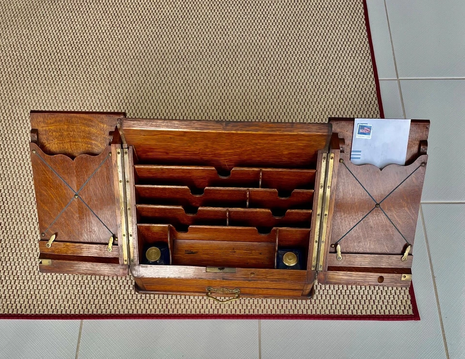 Antiguo escritorio de oficial británico del siglo XIX Foto 4 de 4