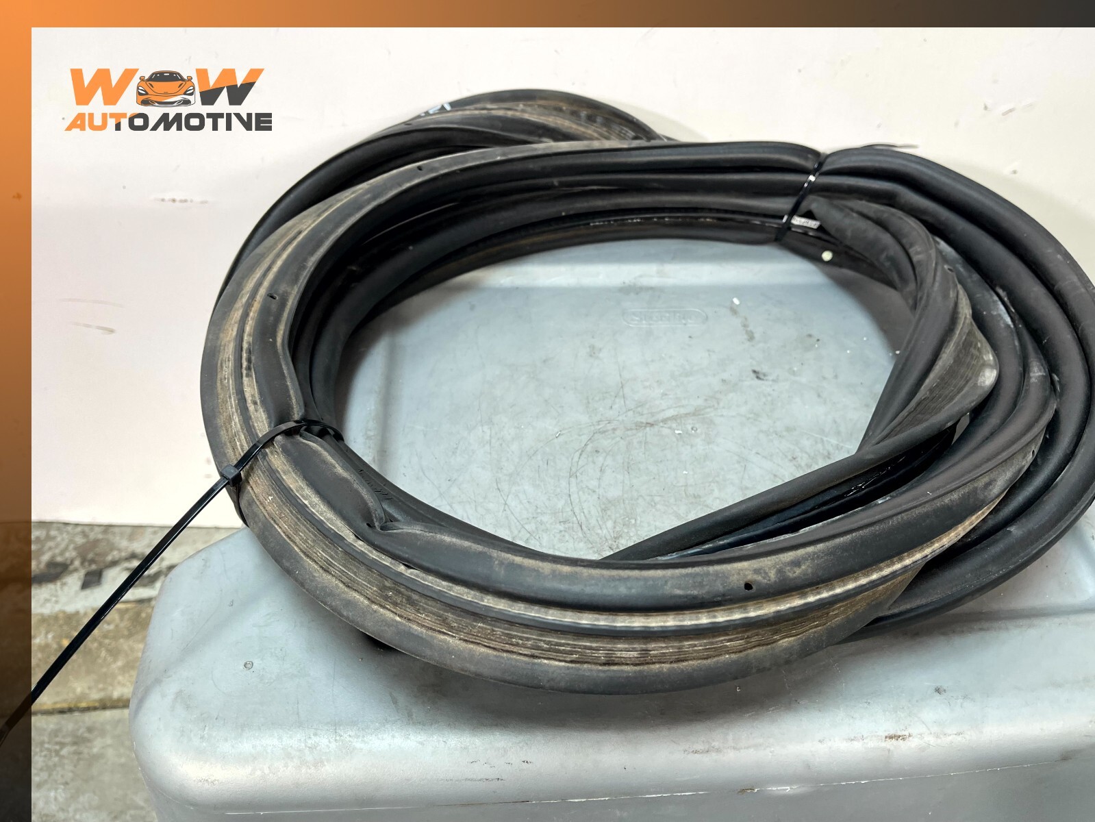 Maserati Ghibli 2014-2017 Rear Trunk lid seal