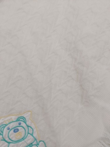 Vintage White Blanket Shawl With Fringe Teddy Bear Applique - Picture 6 of 6