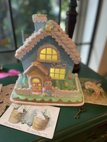 Easter LED Lighted Pastel Gingerbread Cookie Glitter House NWT - Picture 4 of 5