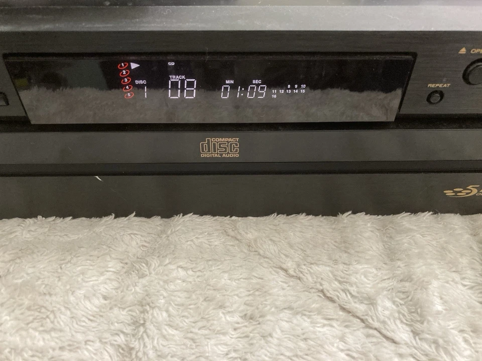 Marantz CC4001 5 CD Player CD MP3 Digital Outputs. TESTED See Details - Image 4 of 4