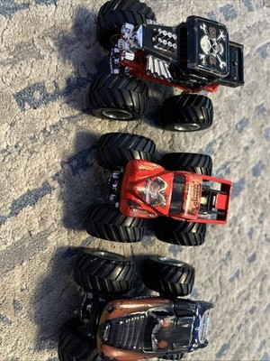 3 Hot Wheels Monster Jam Captain s Curse 2007 Freestyle Champion Red Chrome 1:64