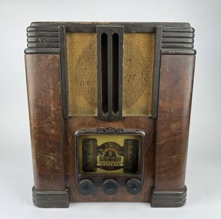 Röhrenradio Minerva Presto Holzgehäuse Hochformat Österreich 1935