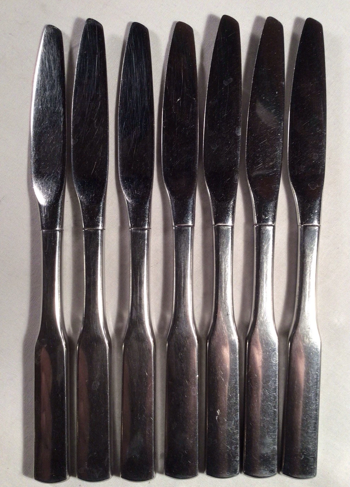Set 7 ONEIDA DELUXE STAINLESS FLATWARE ANTARES SERRATED KNIVES SILVERWARE