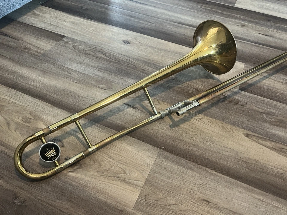 Trombón King 606 con estuche rígido. Hecho en EE. UU. - Funciona completamente - Banda de marcha Foto 4 de 4