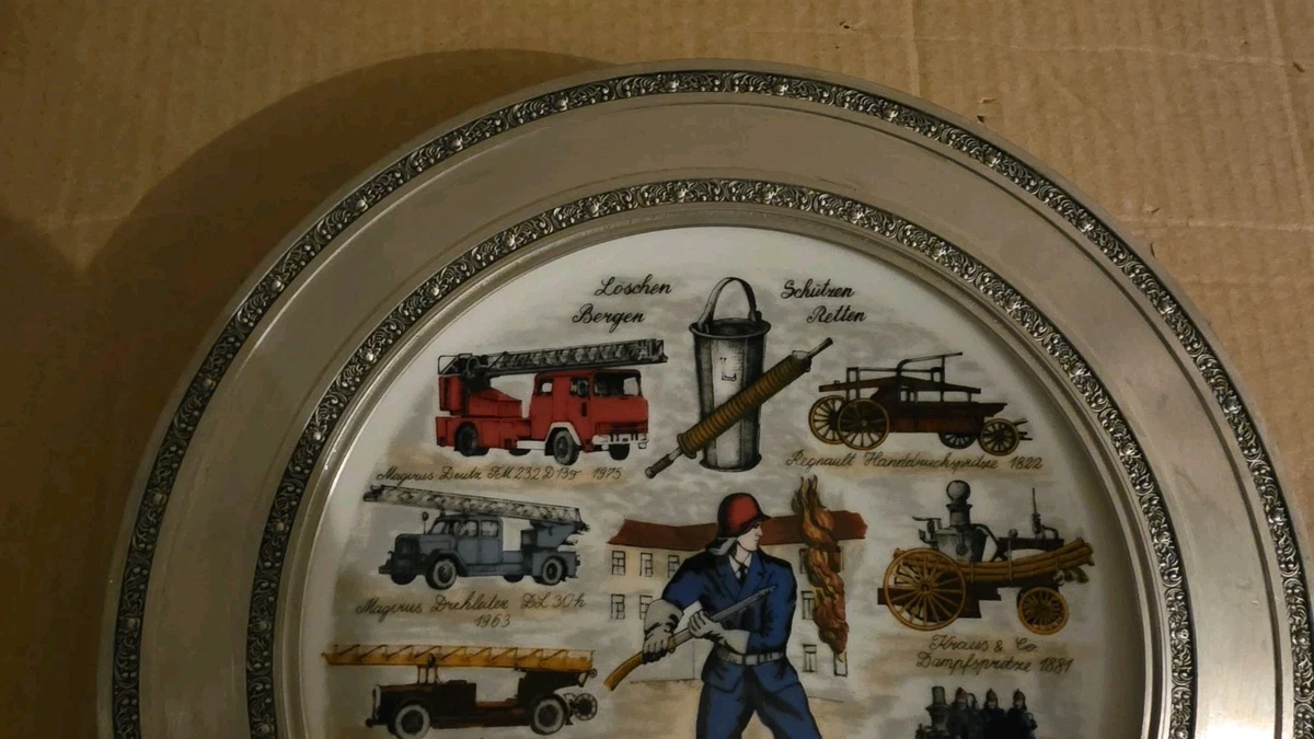 Zinnteller Wandteller Porzellan Feuerwehr Motiv historische Fahrzeuge handdekor.