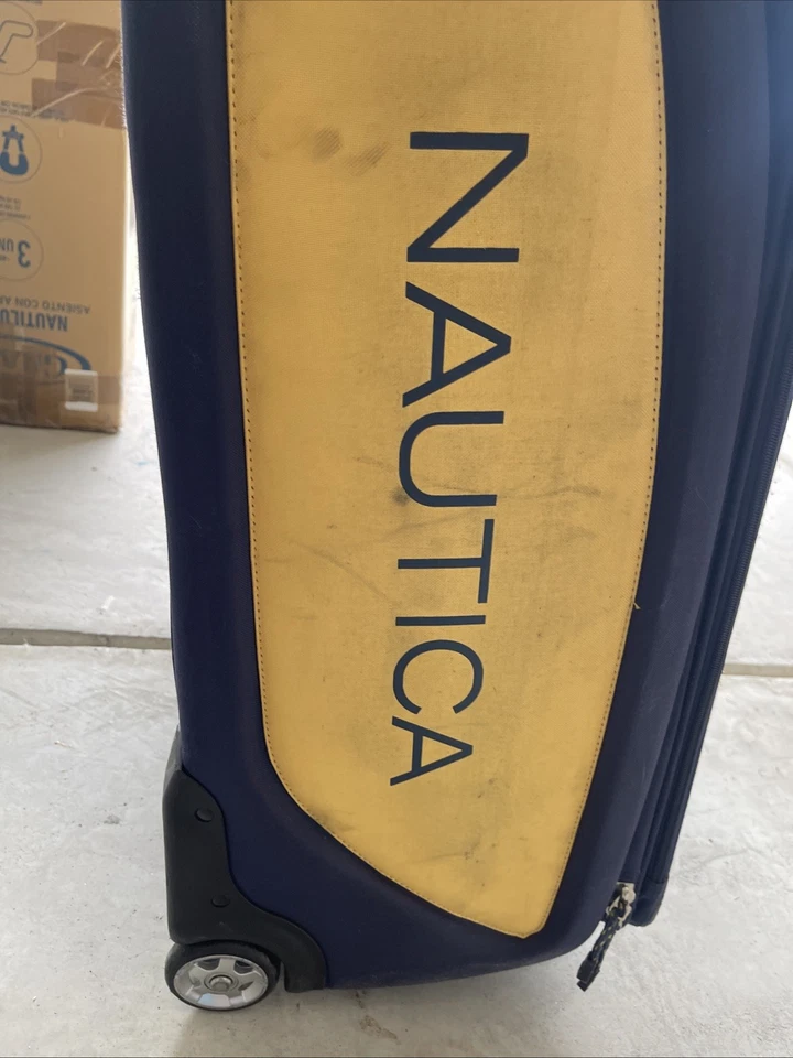 Náutica Expandable Luggage with Spinner Wheels - Image 4 of 4